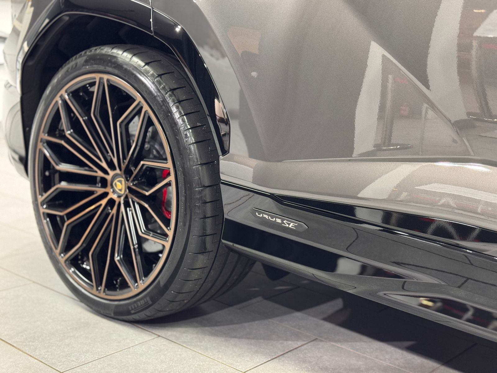 Fahrzeugabbildung Lamborghini URUS SE|BANG/OLUFSEN|PANO|MY25|BLANCO COC