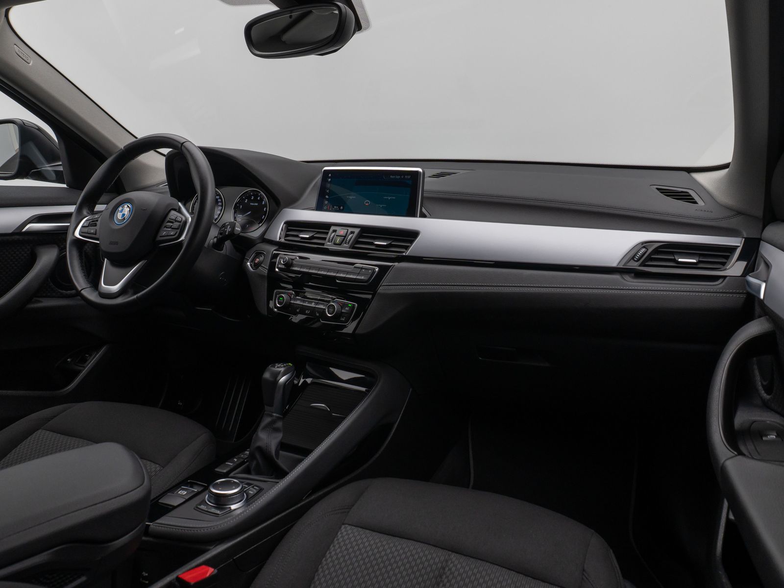 Fahrzeugabbildung BMW X2 xD25e Kamera DAB Lordos LED Geschwindigkeitsr
