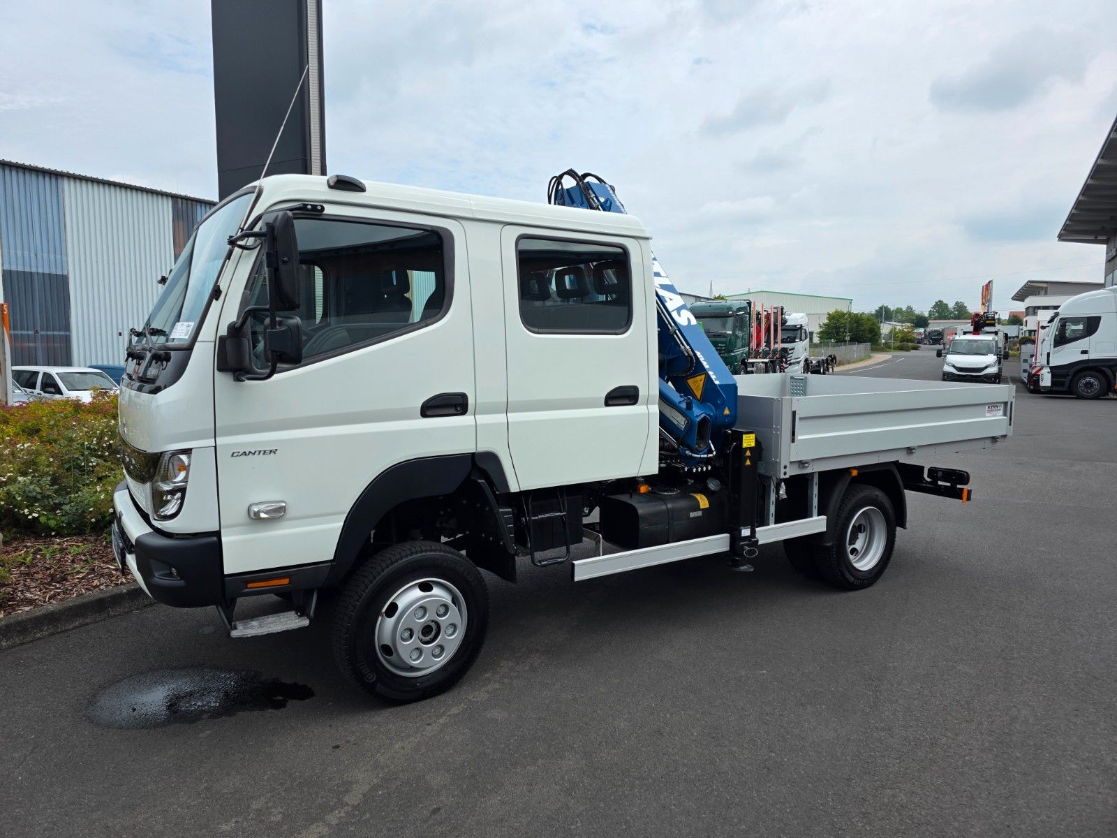 Fahrzeugabbildung Mitsubishi Fuso Canter 6C18D DoKa 4x4 Kran Atlas 65.2 - A2