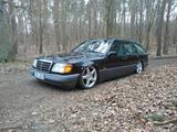 Mercedes-Benz Mercedes w124 e220te 040 Airride - Mercedes-Benz E 220 mit Benzin-Antrieb: Kombi, Automatik
