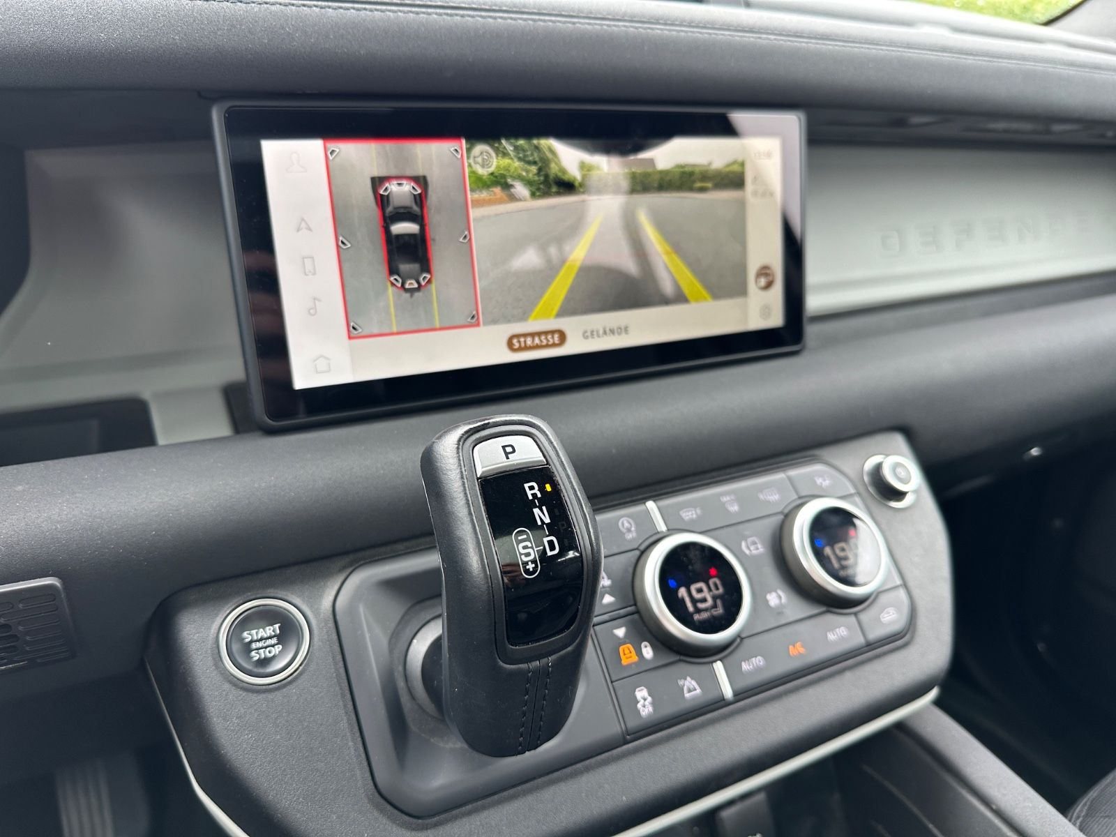 Fahrzeugabbildung Land Rover Defender 110 X-Dynamic 7Sitzer*MERIDIAN*LEDER