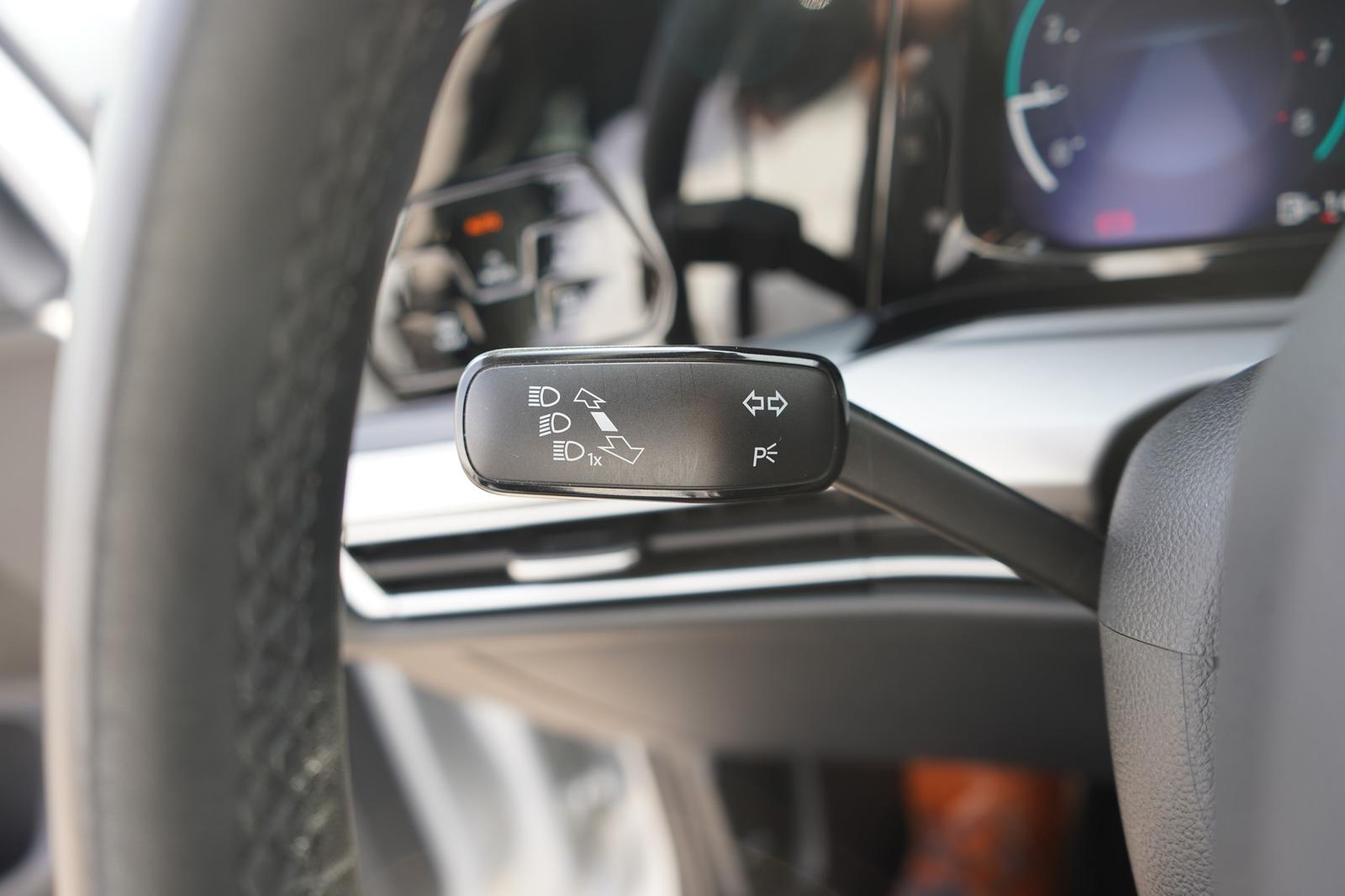 Volkswagen Golf VIII 1.0 Life LED Navi App-Connect ACC PDC, миниатюра 26