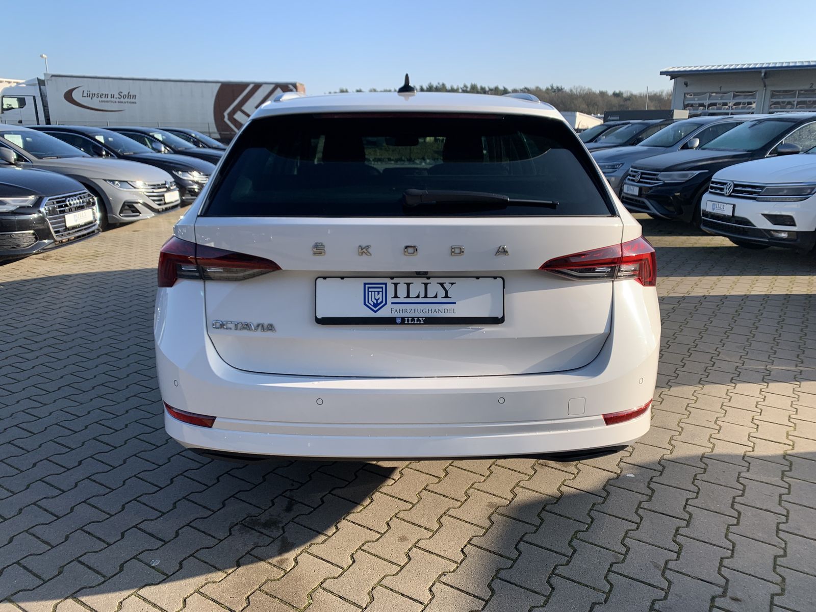 Fahrzeugabbildung SKODA Octavia 2.0 TDI*First Edition*AHK*LED-Matrix*HUD