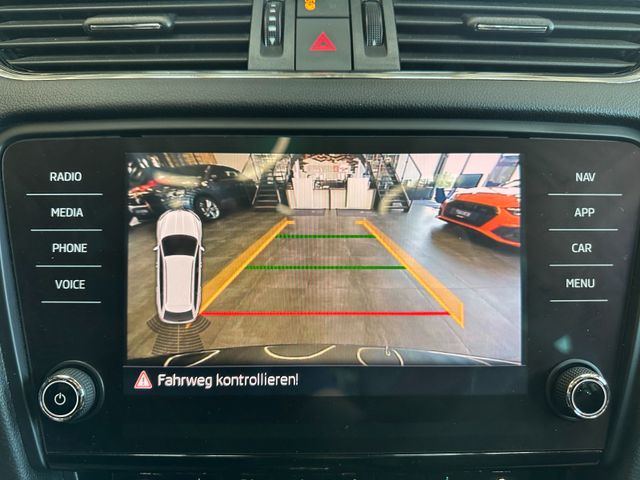 Skoda Octavia Combi *PANO*ACC*NAVI*LED*2-ZONEN*