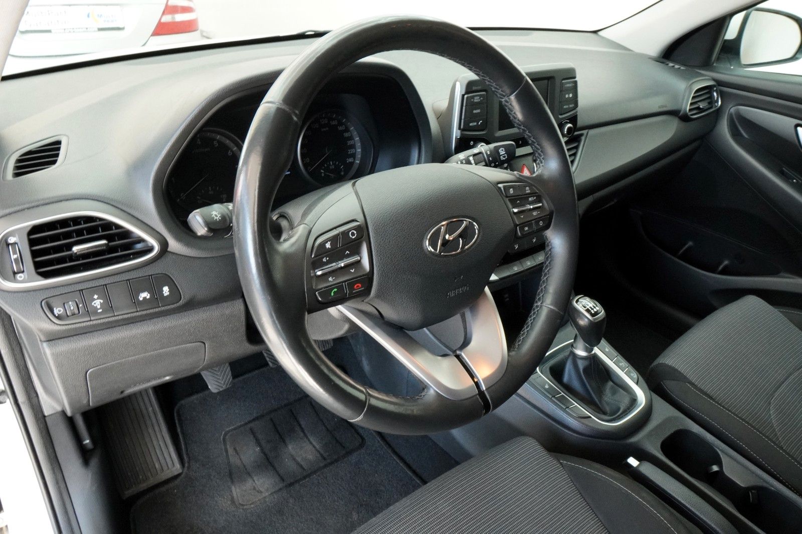 Fahrzeugabbildung Hyundai i30 cw Family *Shz*8-fach*HU Neu*