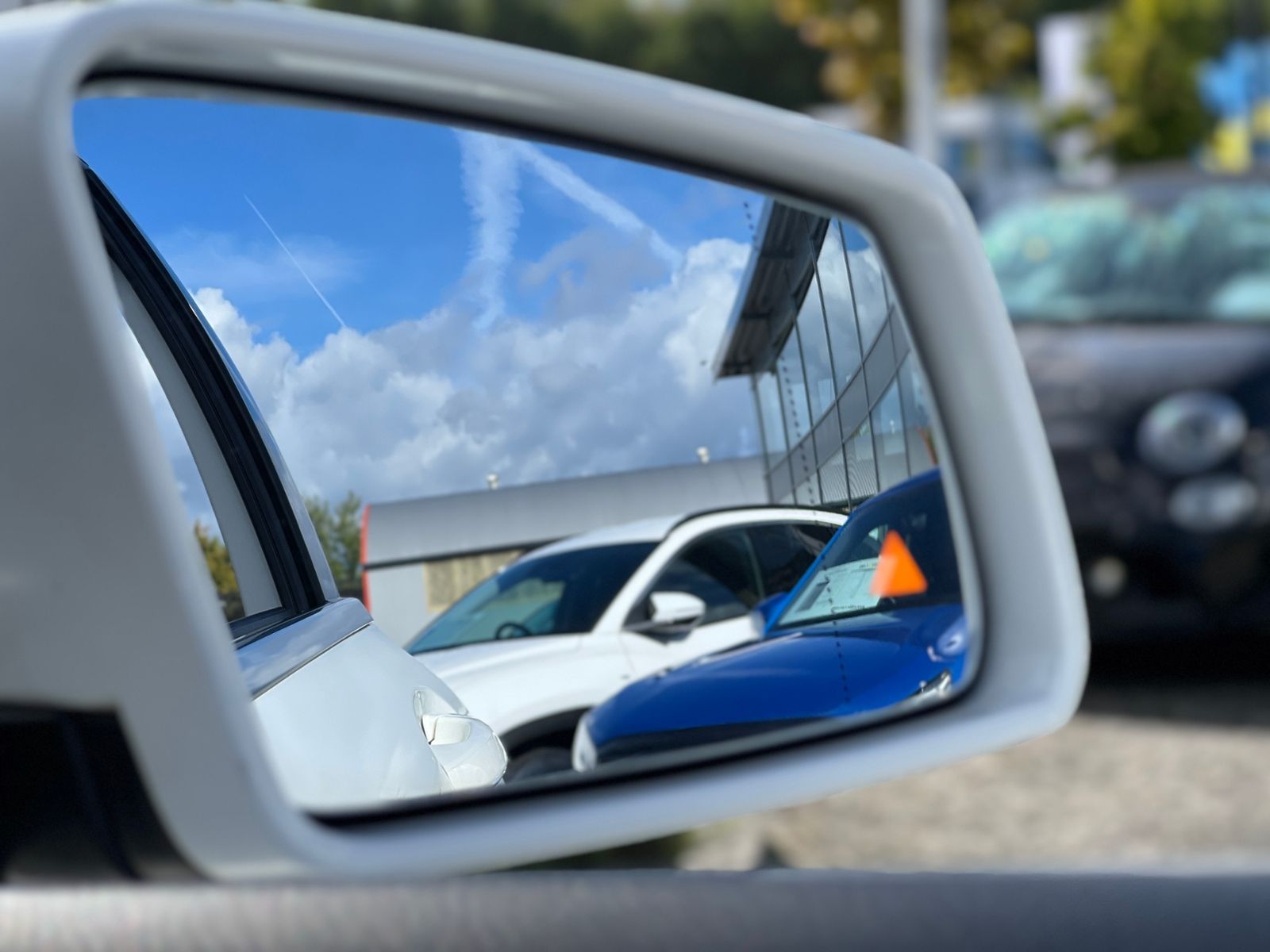 Fahrzeugabbildung Mercedes-Benz GLA 200 AMG LINE LED NAV SHZ RFK 19"