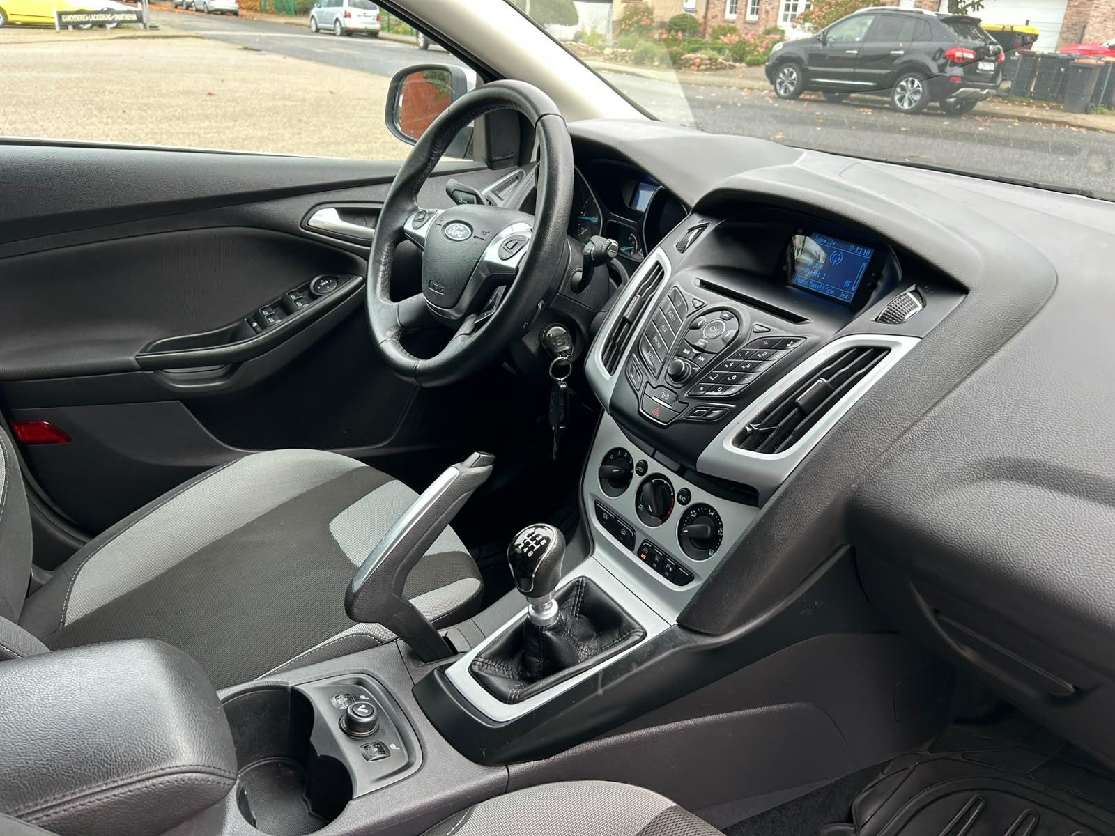 Ford Focus 2012 — photo 12