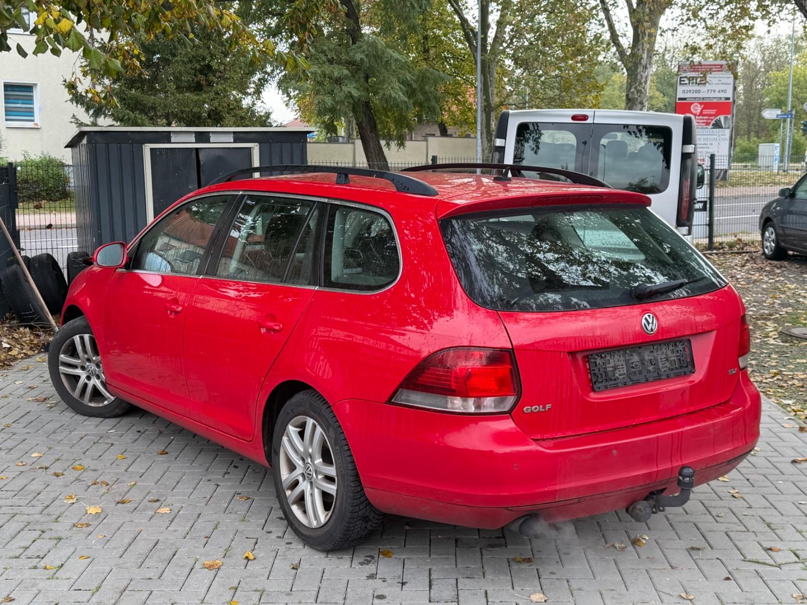 Volkswagen Golf 2011 — interior