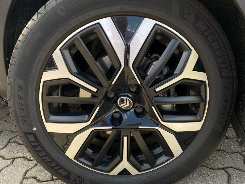 Fahrzeugabbildung Citroën e-C4 Elektro 156 MAX *Cam*Technopak*11 kW*Navi*