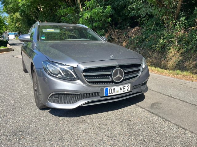 MERCEDES-BENZ E 220 d 4MATIC T Autom. -