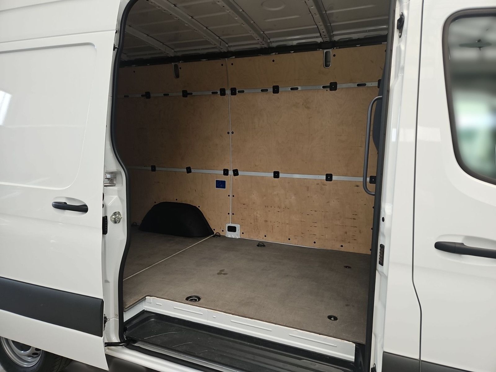 Fahrzeugabbildung Mercedes-Benz Sprinter 317 Kasten L2H2 3,5t AHK PTS RFK MBUX