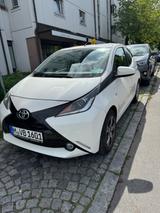 Toyota Aygo (X) 1,0-l-VVT-i x x - Toyota in München: Aygo
