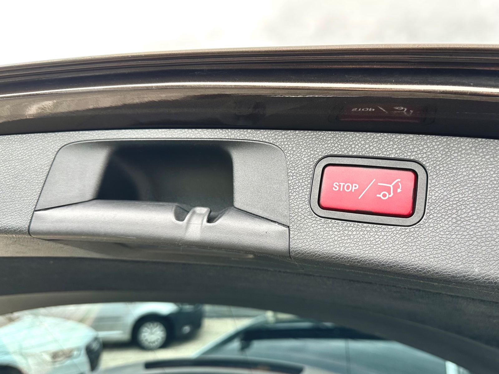 Fahrzeugabbildung Mercedes-Benz E 350 d T AMG LINE 4MATIC*PANO+M.2018*