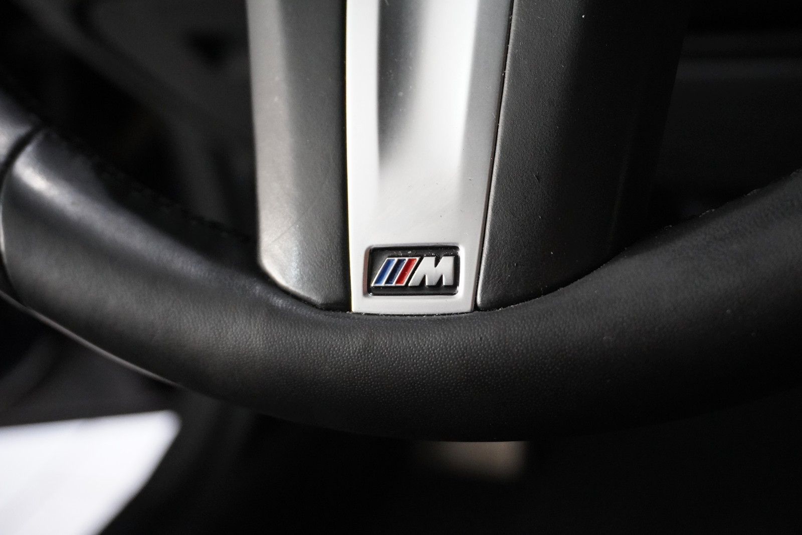 Fahrzeugabbildung BMW i4 Gran Coupe 40 eDrive M-SPORT NAVI/LED/360°/SH
