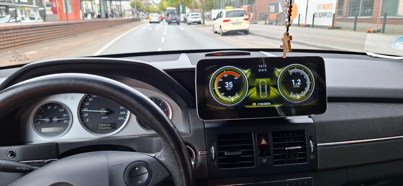 Mercedes-Benz GLK220 2009 — interior