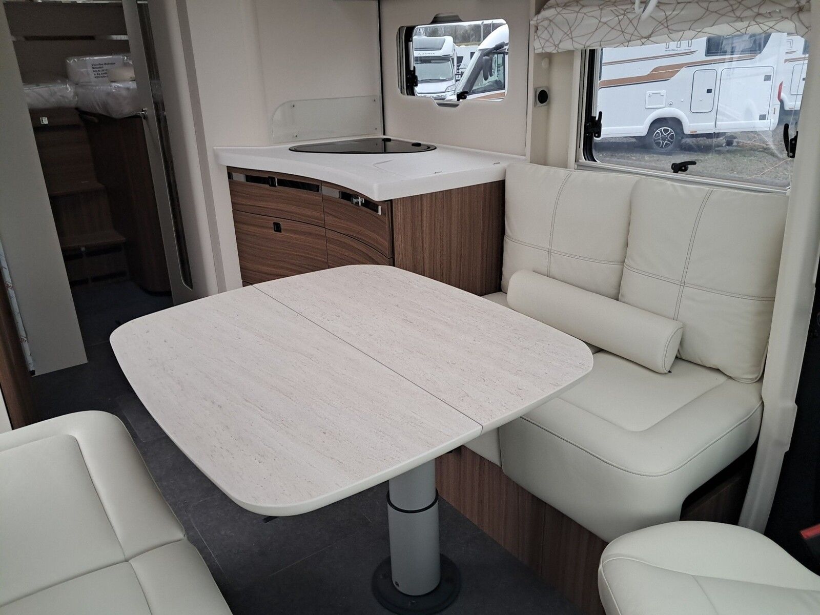 Fahrzeugabbildung Eura Mobil Contura CT 766 EF Luminary Paket, Markise