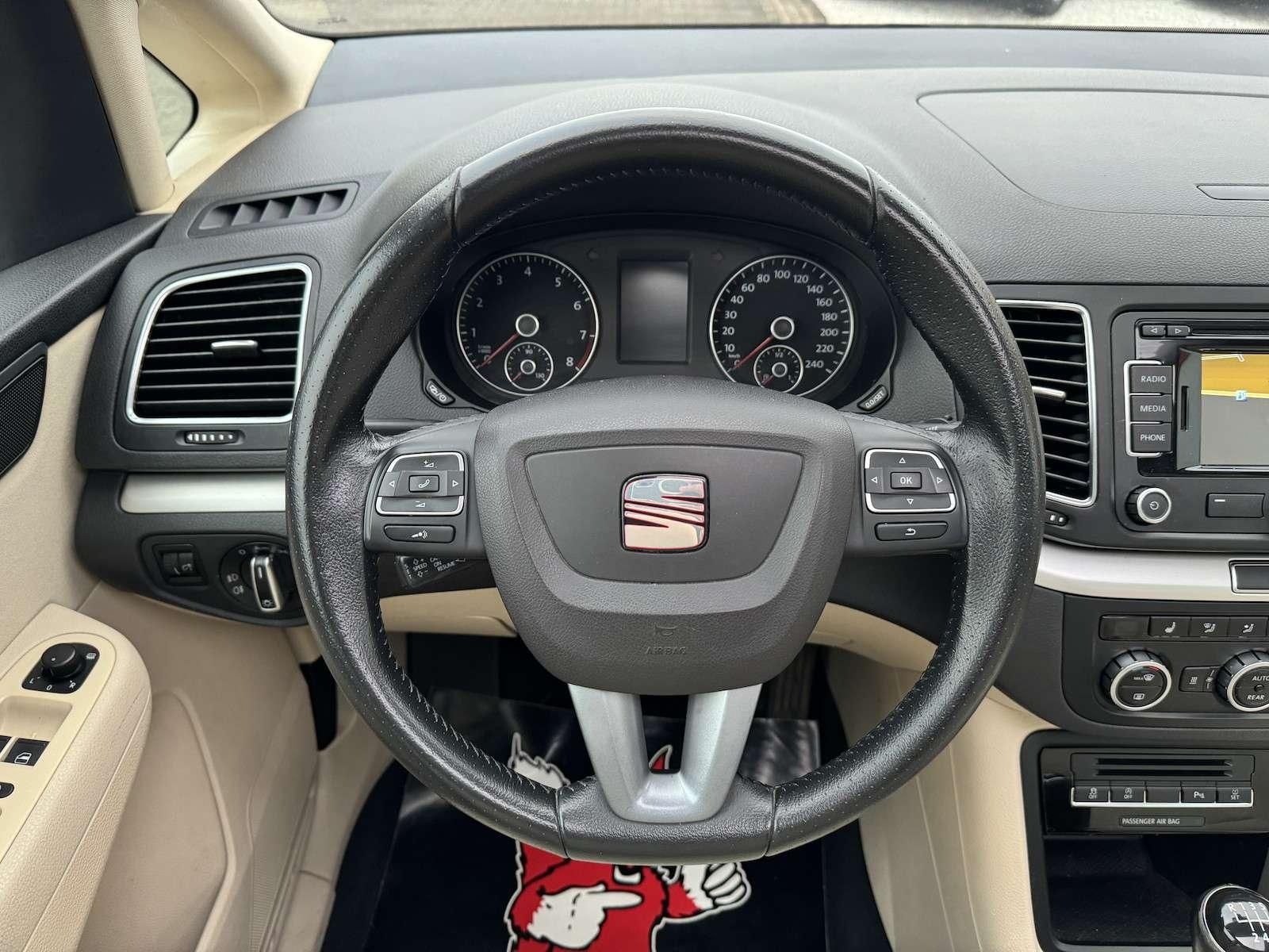 Fahrzeugabbildung SEAT Alhambra 7 Sitzer/Xenon/Navi/DAB/Pano/StandHz...