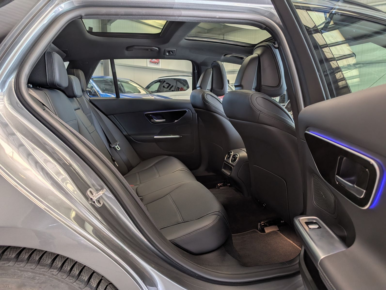 Fahrzeugabbildung Mercedes-Benz C 220 d T 4M Avantgard Night LED Pano Kamera AHK