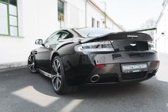 Fahrzeugabbildung Aston Martin V12 Vantage Carbon Black Edition *MwSt / Manual*