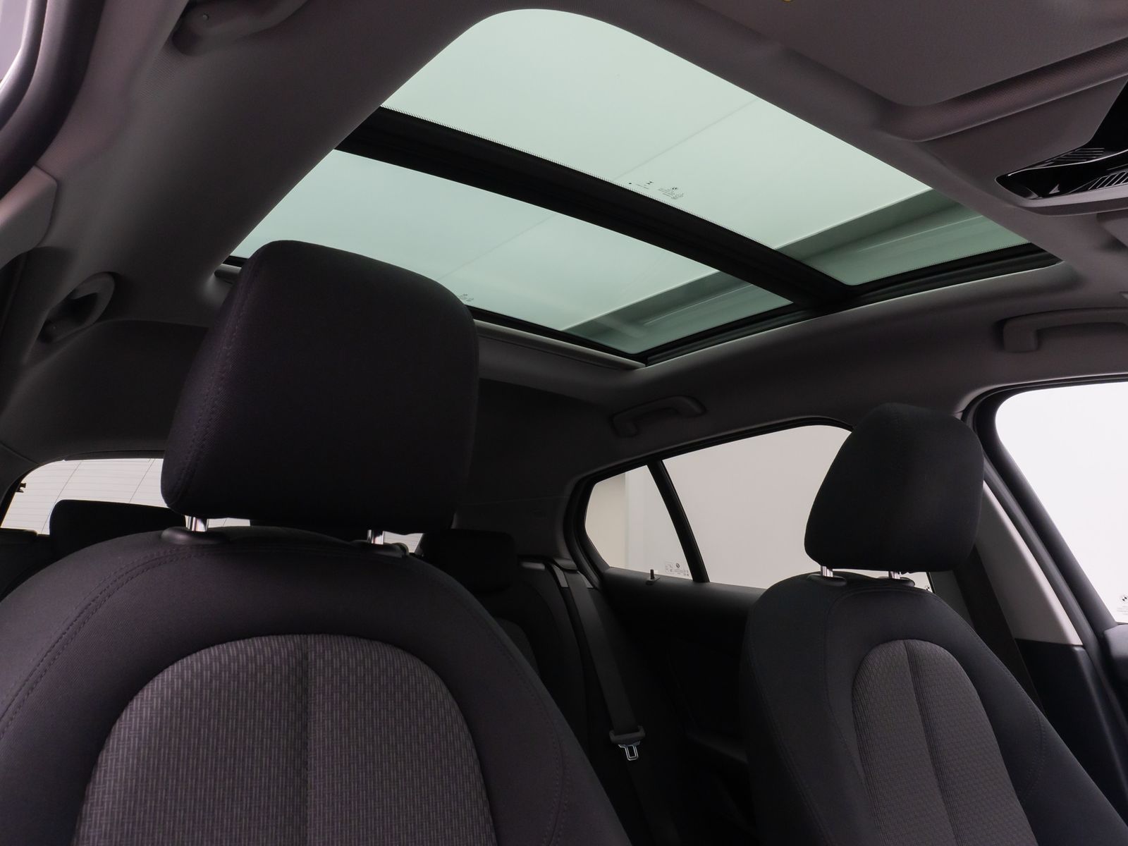 Fahrzeugabbildung BMW 120i Panorama Kamera HUD HiFi DAB LED 17Zoll
