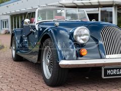 Fahrzeugabbildung Morgan Plus 4 *Sport Blue/ Muirhead Red*