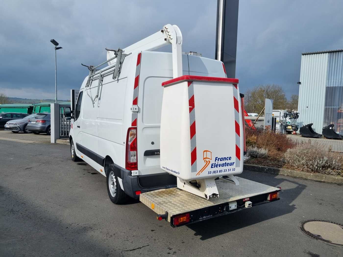 Fahrzeugabbildung Renault Master 2.3 dCi / France Elevateur 121FT, 12m