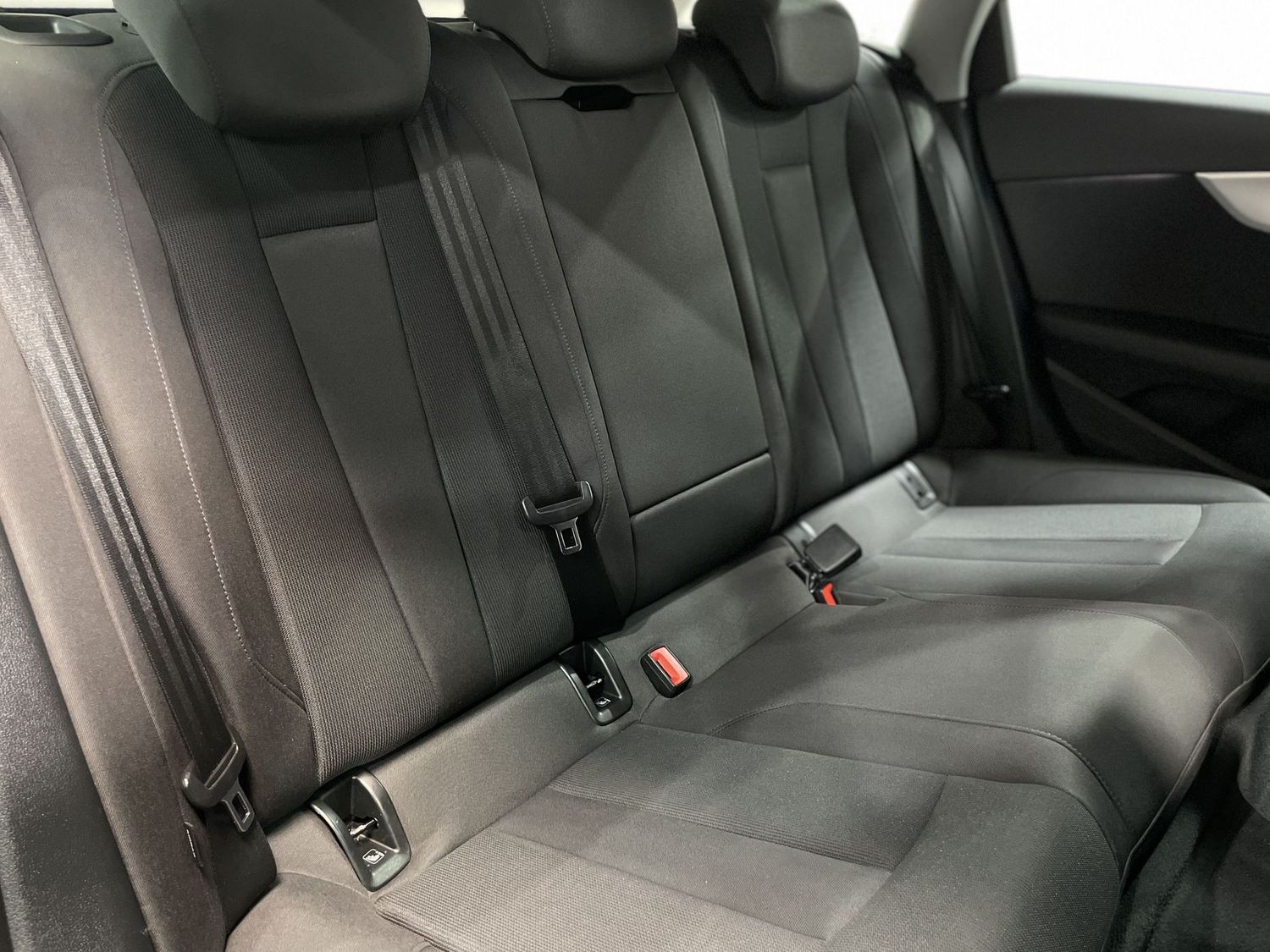 Fahrzeugabbildung Audi A4 2.0 TDI sport #Virtual#Tempomat