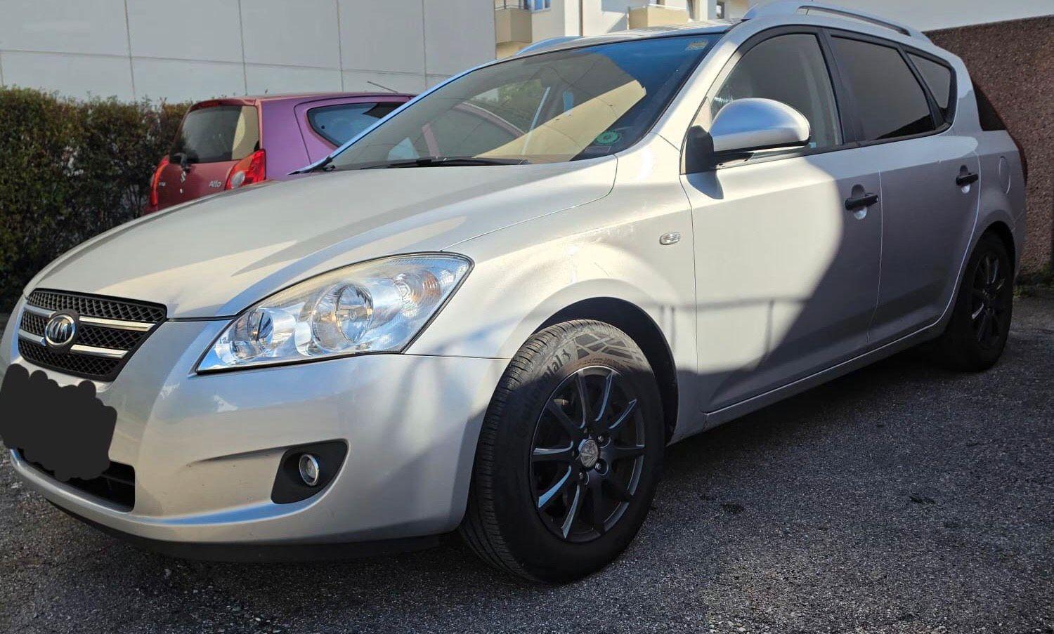Kia cee'd 2010 — вигляд ззаду