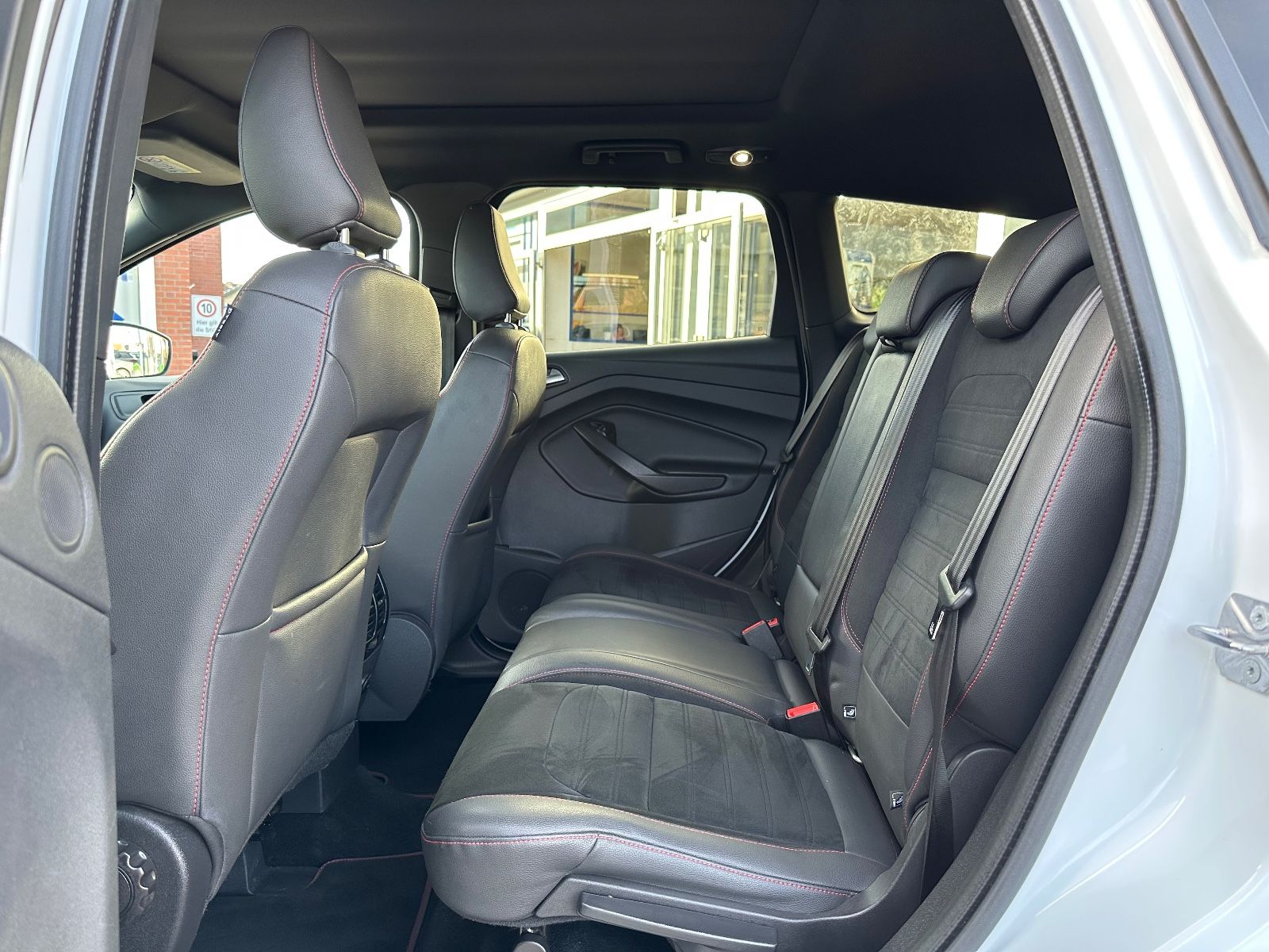 Fahrzeugabbildung Ford Kuga 2.0 TDCi 4x4 ST-Line AHK/Pano/Navi/Sound