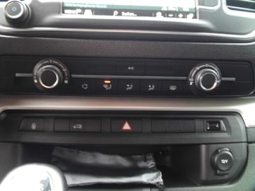 Bild 19 Opel Vivaro M 1.5D Holz Verglast Navigation Kamera