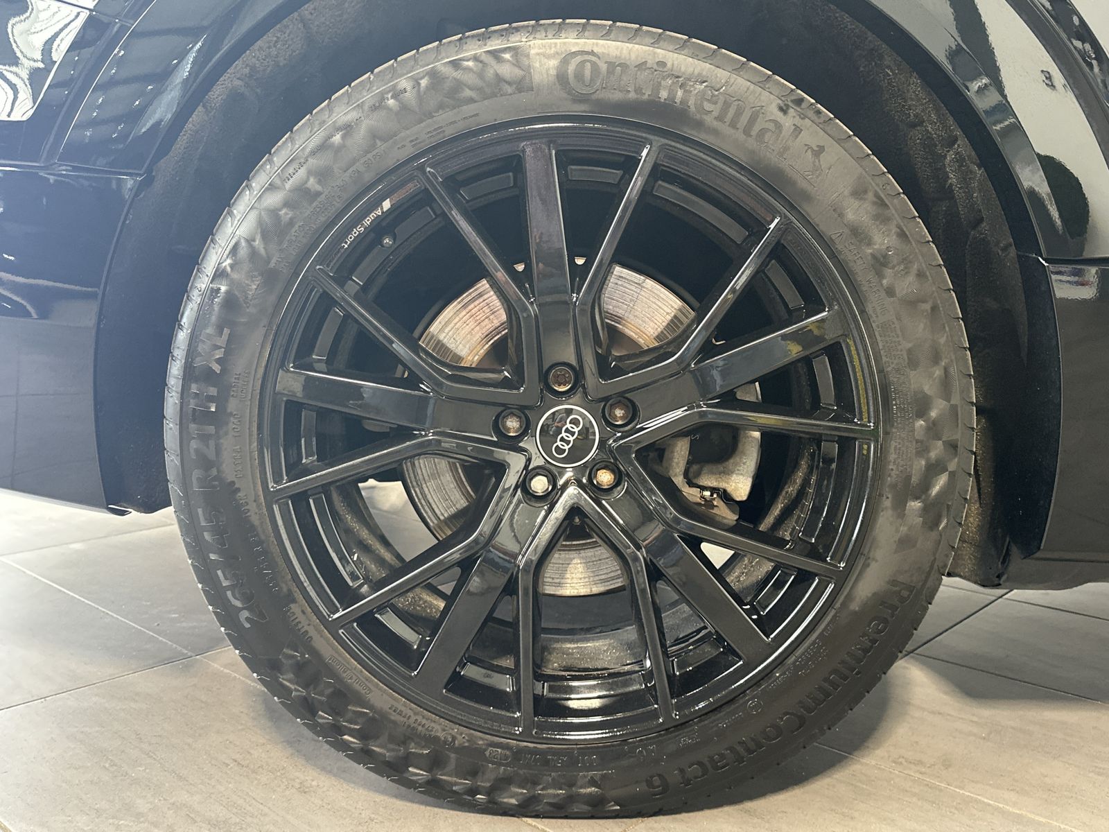 Fahrzeugabbildung Audi e-tron 55 S-Line NAV+LED+PANO+AHK+LUFTFEDERUNG