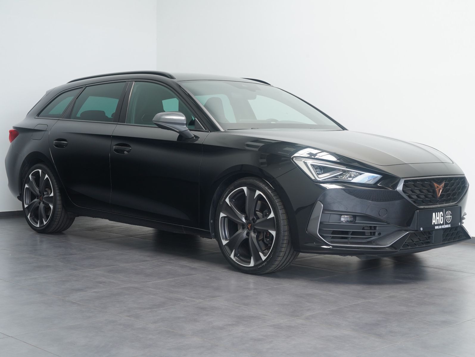 Fahrzeugabbildung CUPRA Leon Sportstourer VZ 2.0 TSI DSG 4Drive