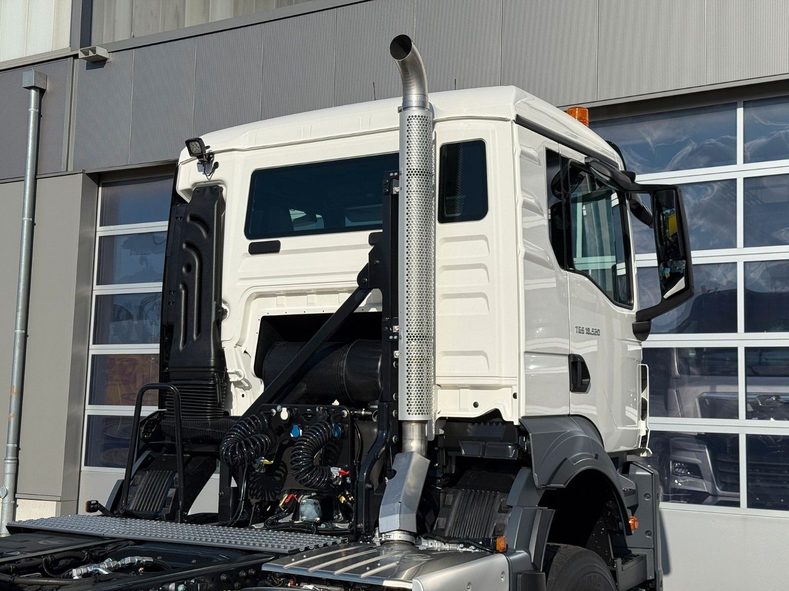 Fahrzeugabbildung MAN TGS 18.520 BL SA 4x2H mit Hydraulikvortbere* AhK