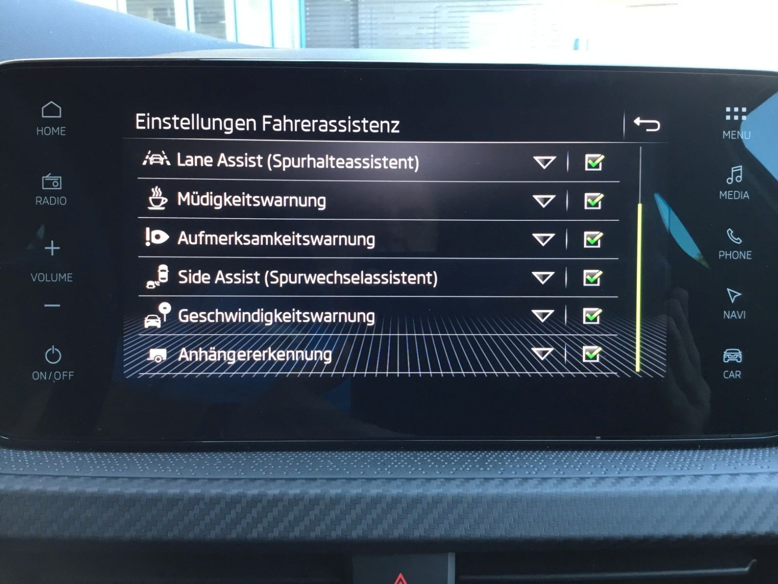 Fahrzeugabbildung SKODA Kamiq 1.5 TSI DSG Monte Carlo+AHK+Navi+Kamera