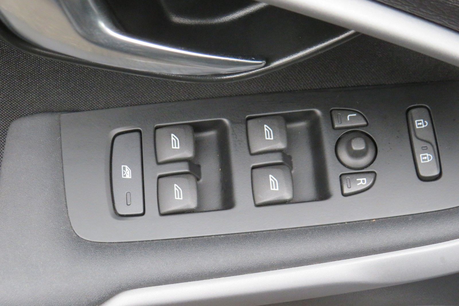 Fahrzeugabbildung Volvo V40 Kinetic NAVI TELVOR KLIMATRONIC 8-FACH ALU