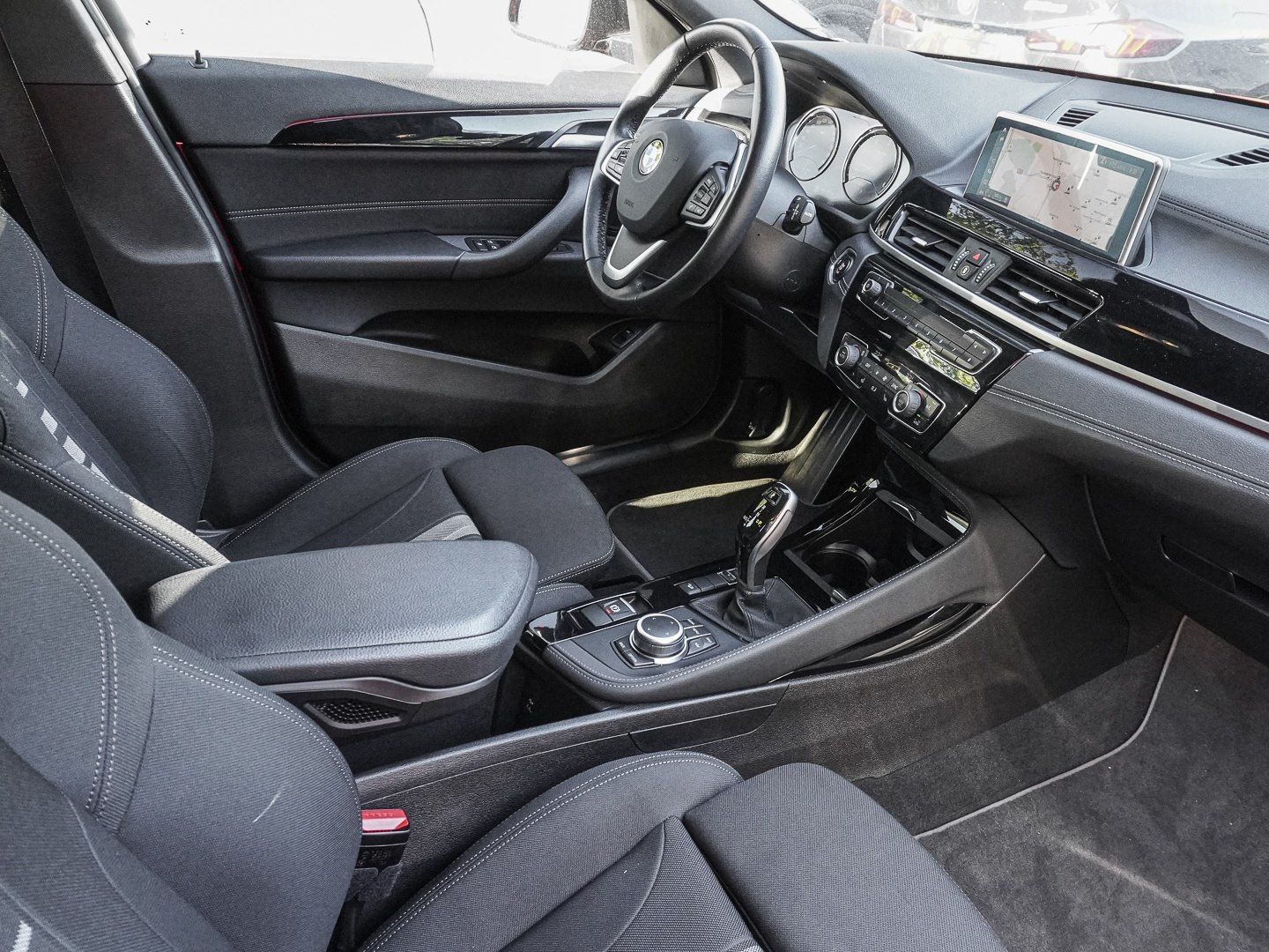 BMW X2 xDrive18d A NAVI LED PDC V H DAB Tempomat LM foto 4