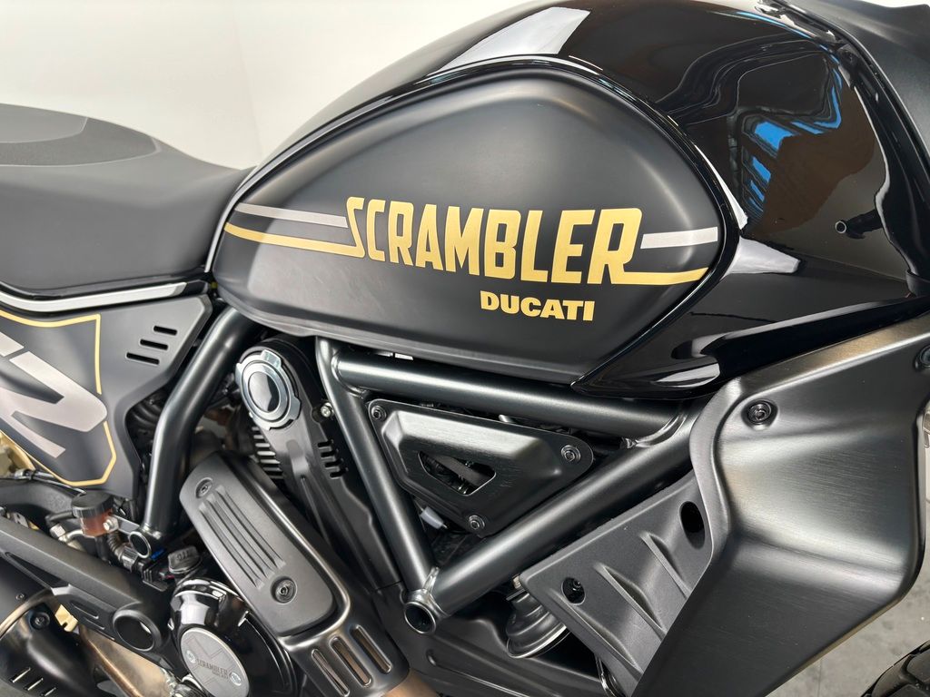 Fahrzeugabbildung Ducati SCRAMBLER FULL THROTTLE *NEUWERTIG *1. HAND
