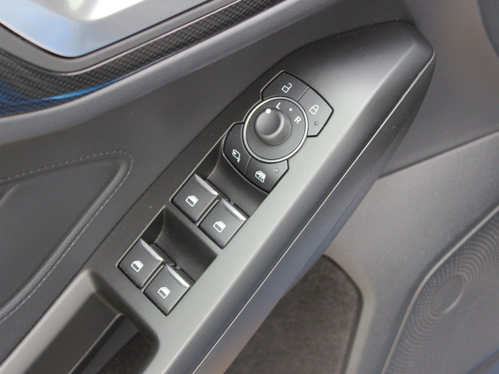 Fahrzeugabbildung Ford Focus ST-Line X 1,0 EcoBoost Mild-Hybrid