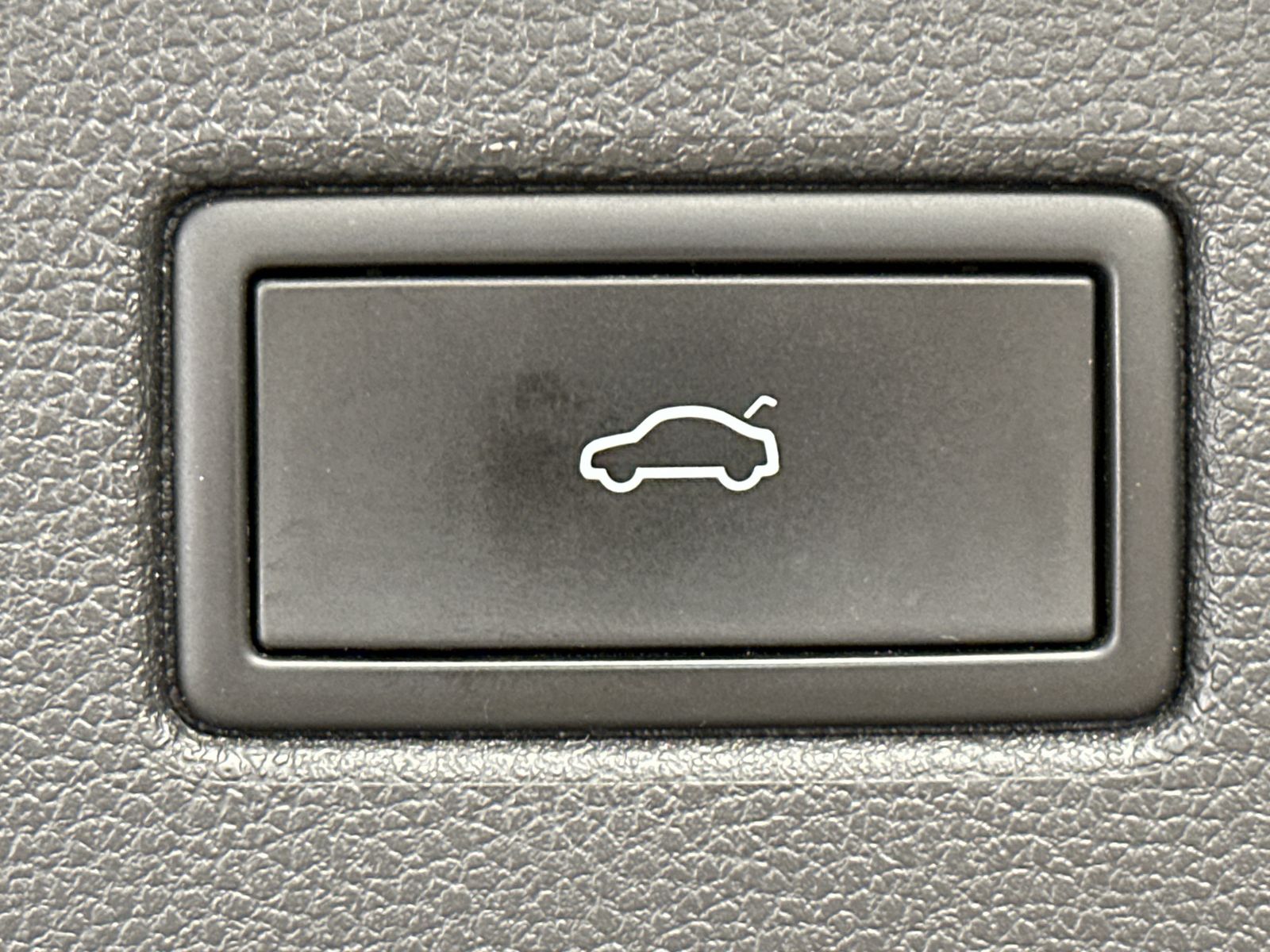Fahrzeugabbildung Volkswagen Tiguan 2.0 TDI DSG R-Line NAV+MATRIX+AHK+ACC+KAM