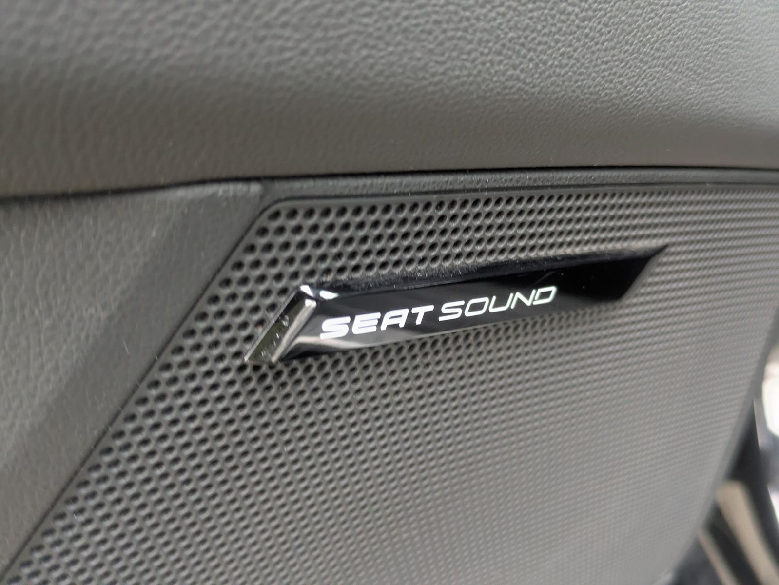 Fahrzeugabbildung SEAT Leon 1.4 TSI Xcellence LED*TEMP*PDC*APP*SOUND