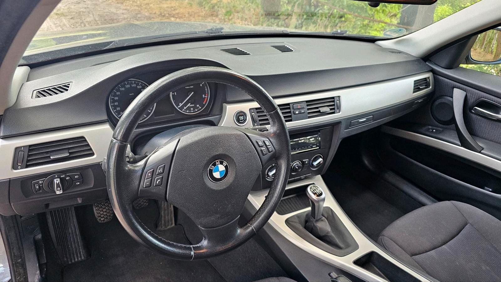 BMW 318 2009 — photo 12