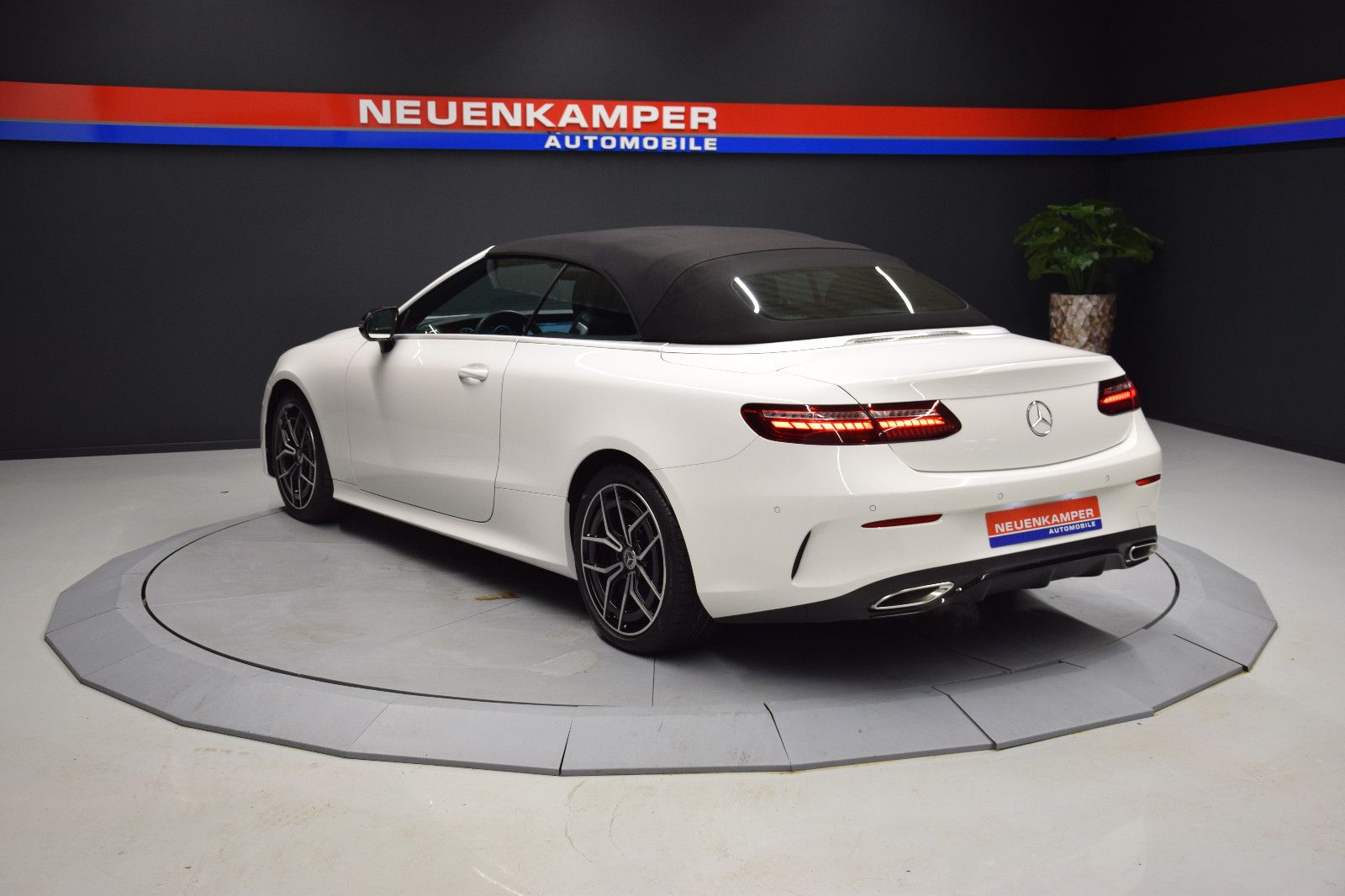 Fahrzeugabbildung Mercedes-Benz E 200 Cabrio 1.Hand AMG LED NAVI Ambiente Leder