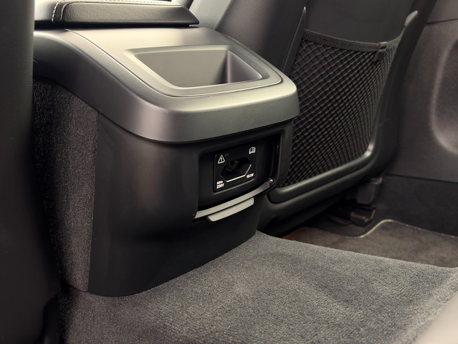 Fahrzeugabbildung Volvo V60 AWD R-Design ACC ProH&K 360° LED CarPl. Memo