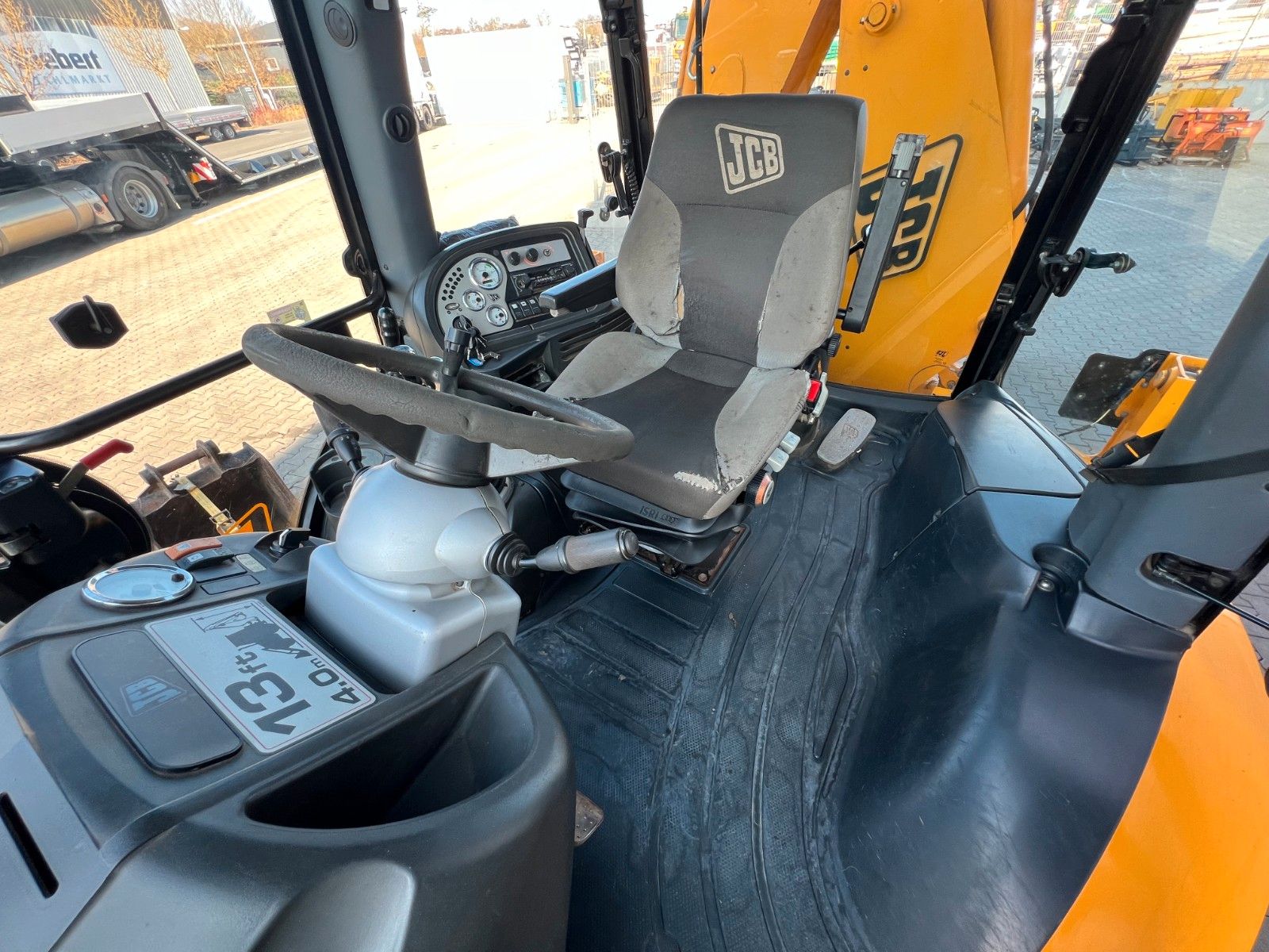 Fahrzeugabbildung JCB 3CX / 9.030h / Löffelpaket / Gabel / Schaufel