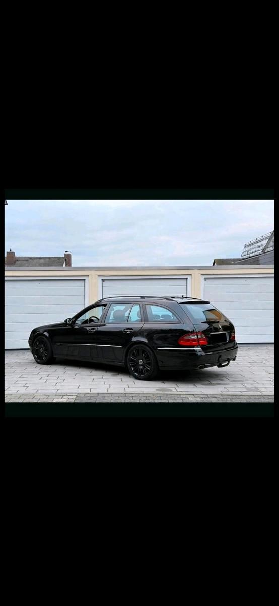 Mercedes-Benz E320 2008 — rear view