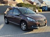 Peugeot 2008 Allure*AUTOMATIK*PANORAMADACH*PDC*SHZ* - Peugeot 2008 mit Diesel-Antrieb: Automatik