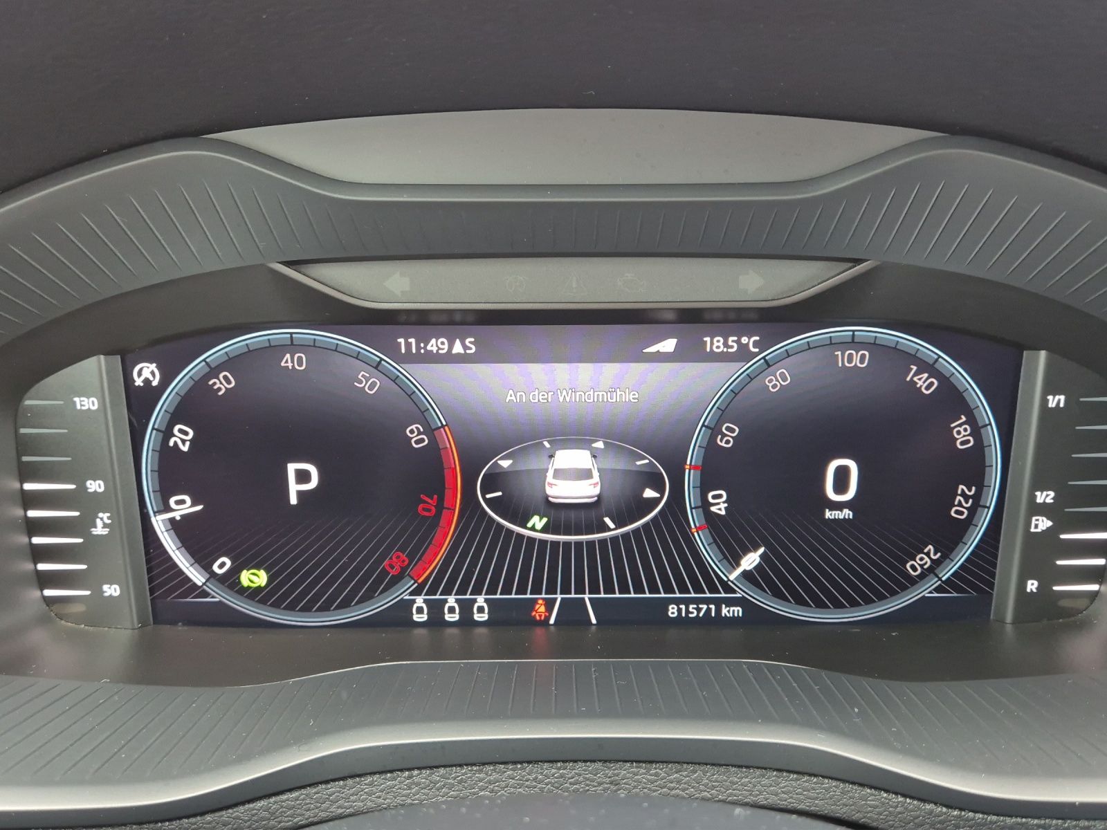 Fahrzeugabbildung SKODA Karoq TSI Clever DSG LED AHK Navi VC ACC RFK SH
