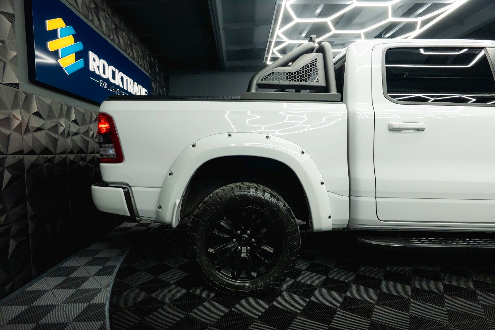 Fahrzeugabbildung Dodge RAM 5.7 V8 HEMI 4x4 OFFROAD Night-Paket *LED*