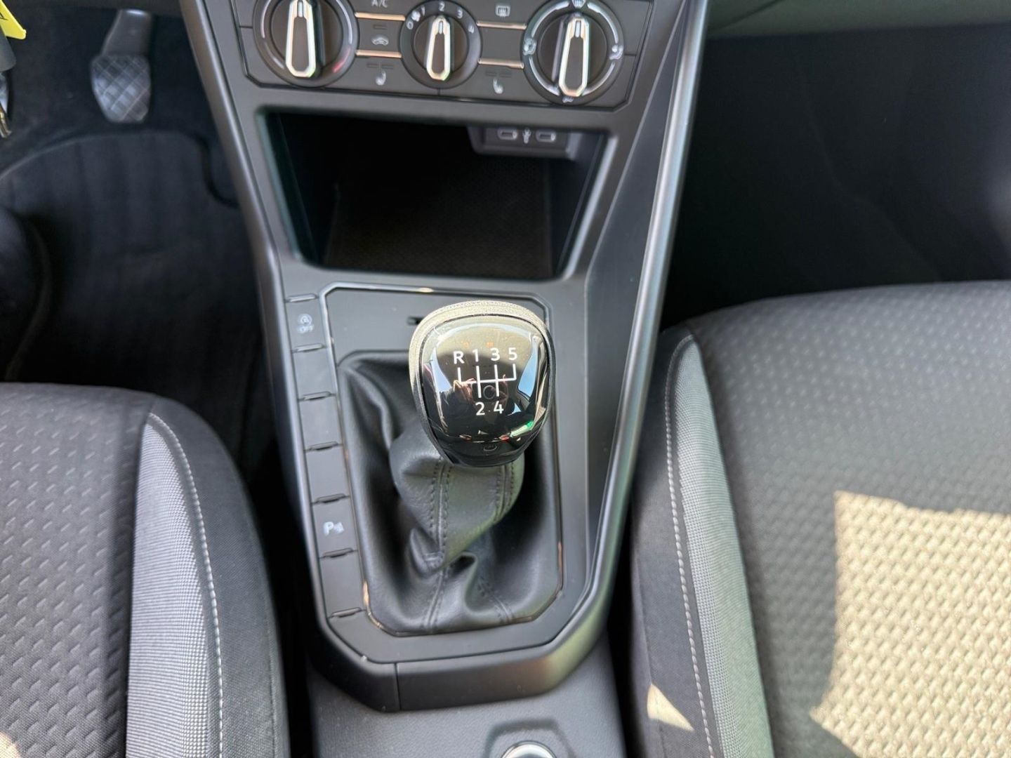 Fahrzeugabbildung Volkswagen Taigo Basis (CS1)(08.2021- )