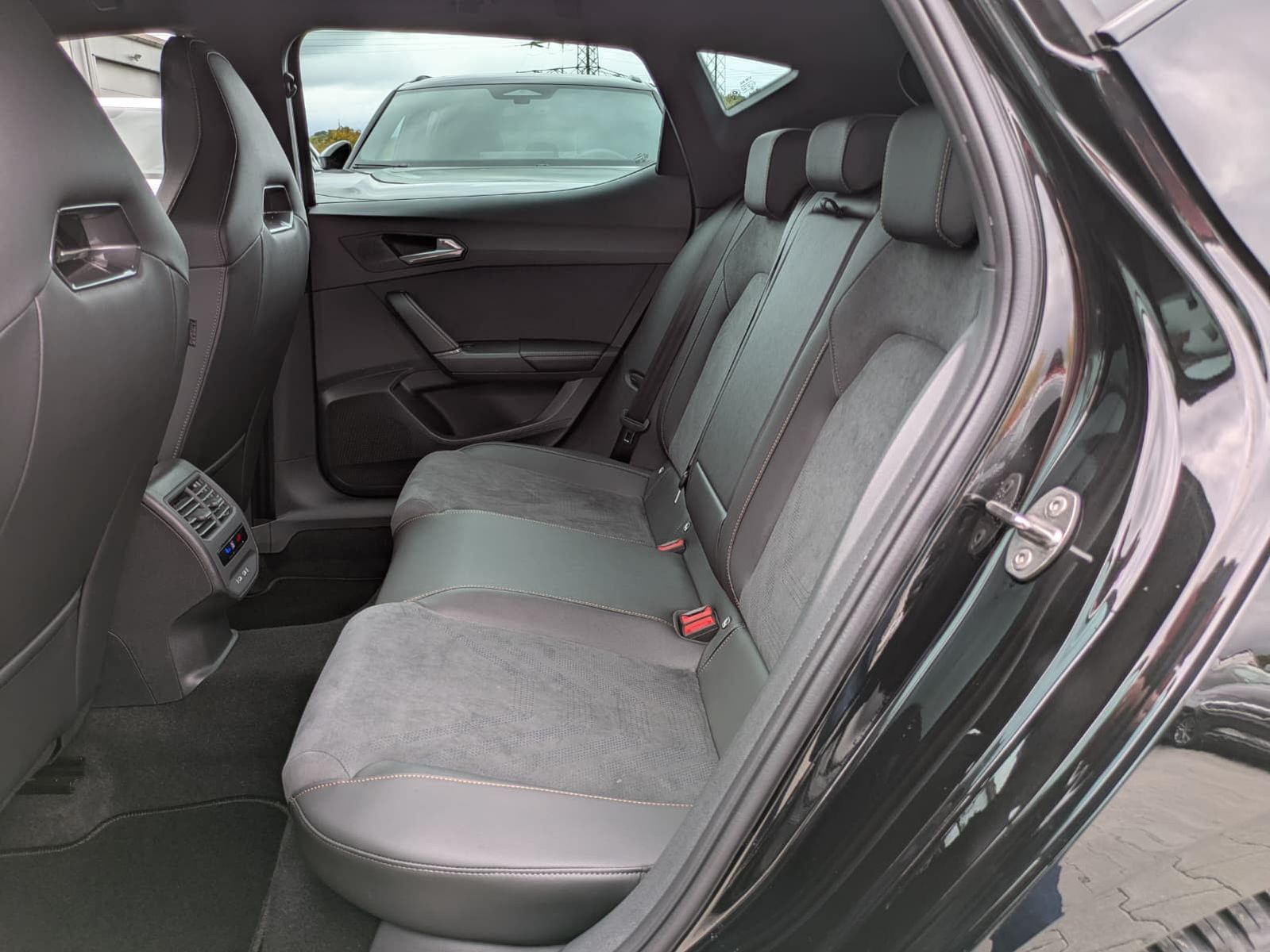 Fahrzeugabbildung CUPRA Leon 2.0 TDI MATRIX*Dinamica*Sennheiser*Int.DRIV